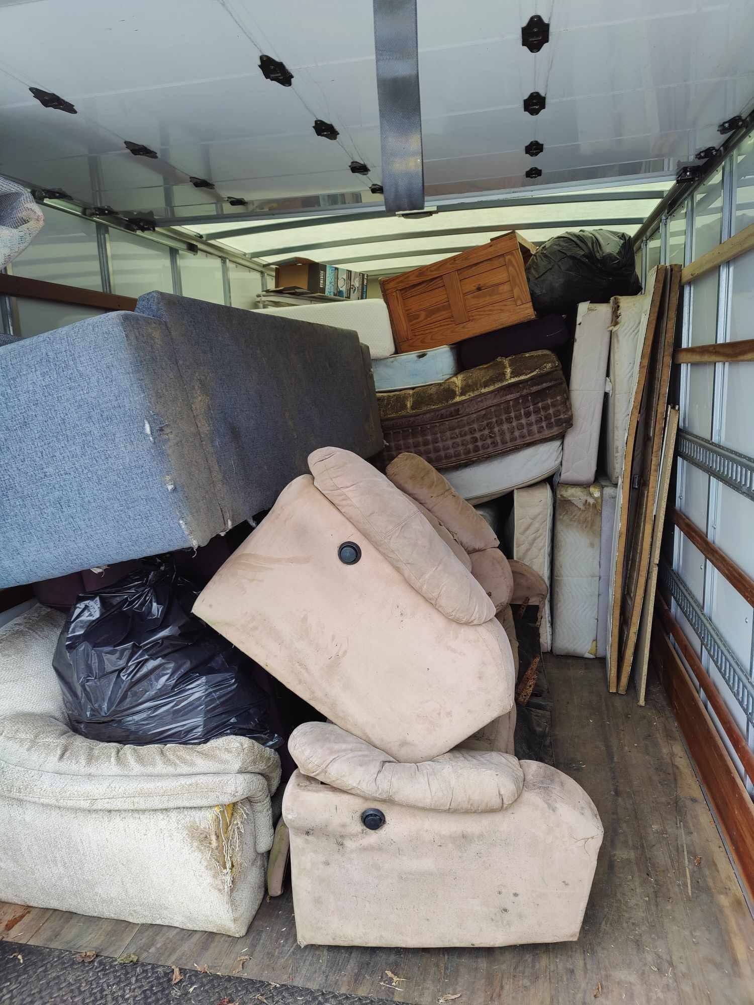 Eviction & Foreclosure Cleanouts service in Rhode Island and Southern Massachusetts